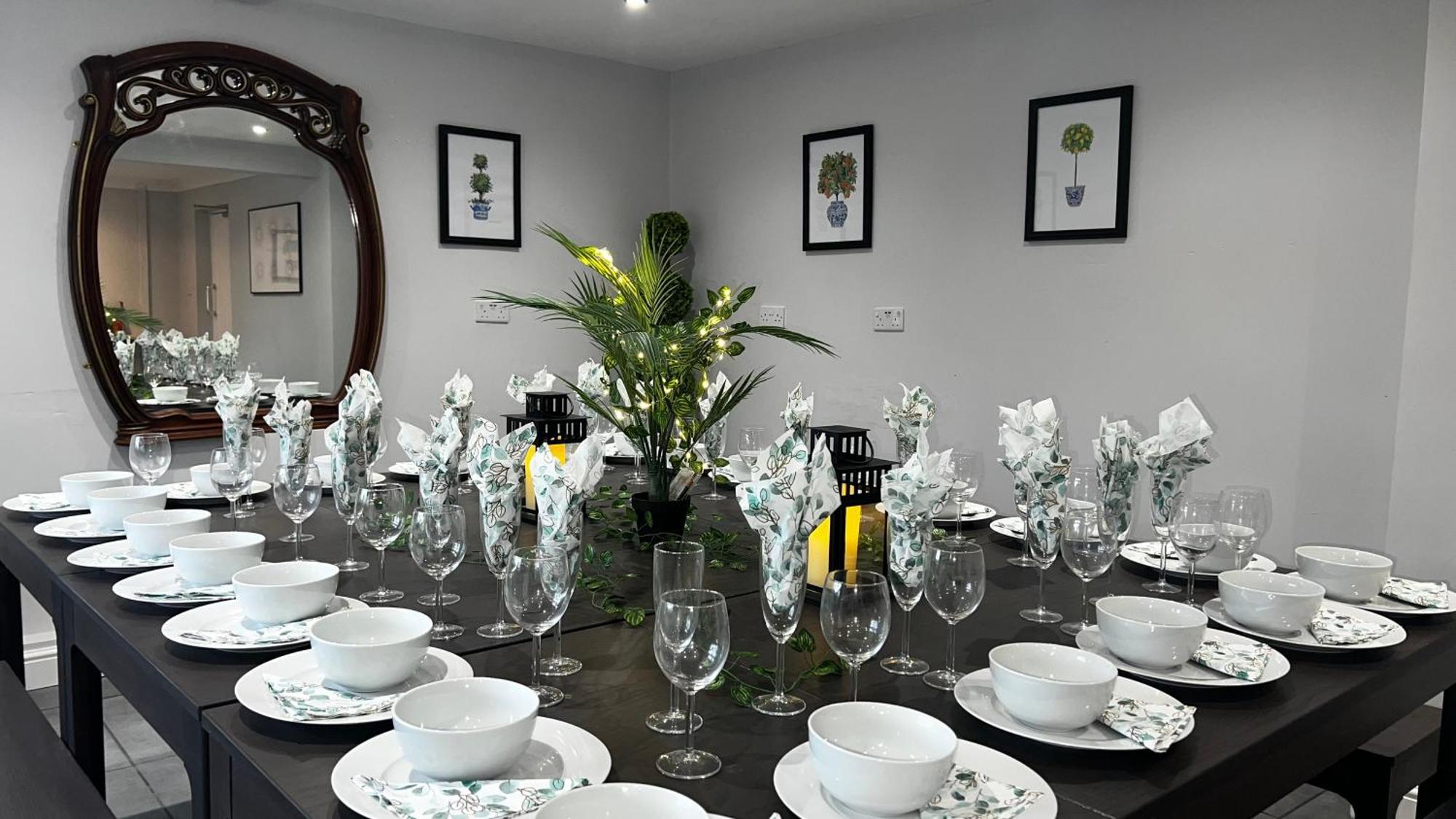 The Cheshire Gathering - Sleeps Up To 30 With Hot Tub Apartment *